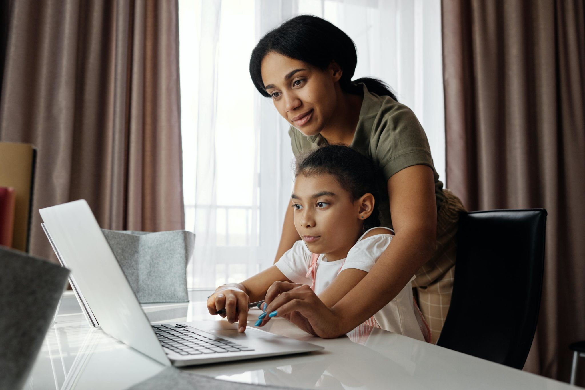 pexels-august-de-richelieu-4260325-min Hiring a Tutor to Assist with your Homeschooling